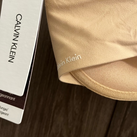 Calvin Klein Plunge Bra - Picture 6 of 6